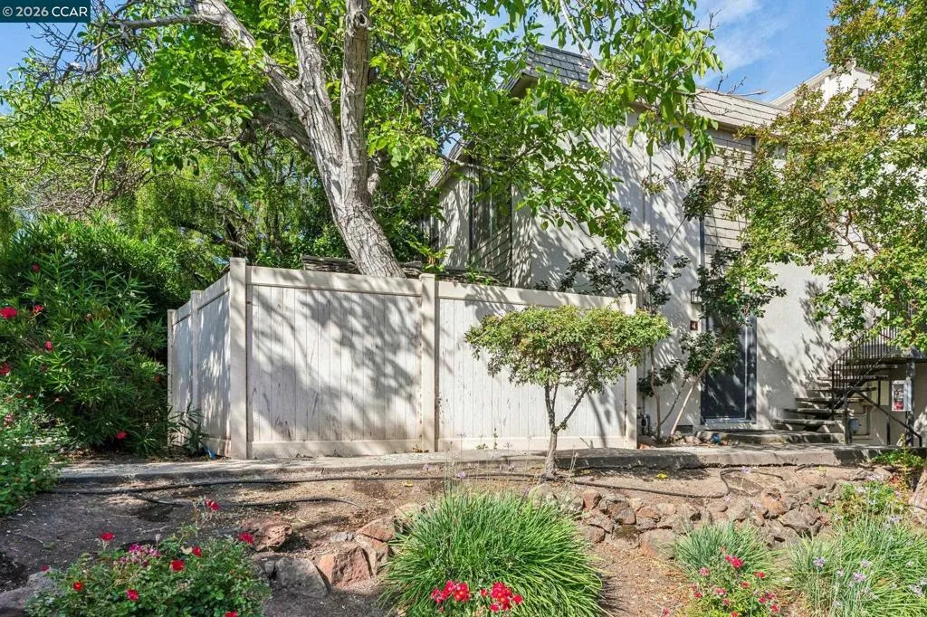 2035 Sierra Rd