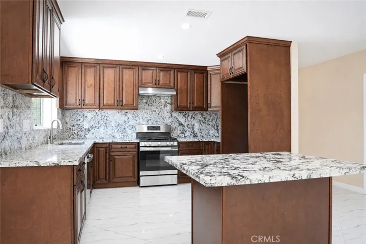 1387 W Francis, Ontario, California 91762