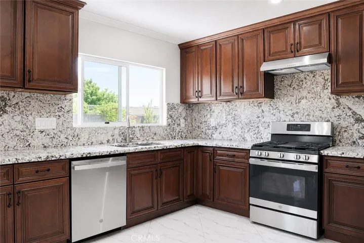 1387 W Francis, Ontario, California 91762