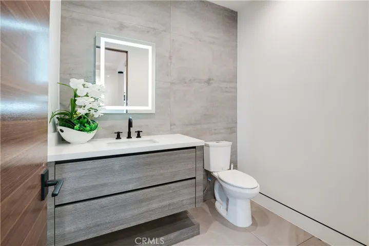 23262 Gonzales Drive, Woodland Hills, California 91367