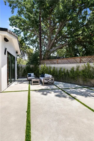 23262 Gonzales Drive, Woodland Hills, California 91367