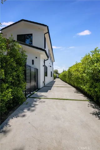 23262 Gonzales Drive, Woodland Hills, California 91367