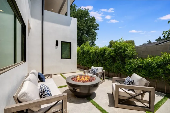 23262 Gonzales Drive, Woodland Hills, California 91367