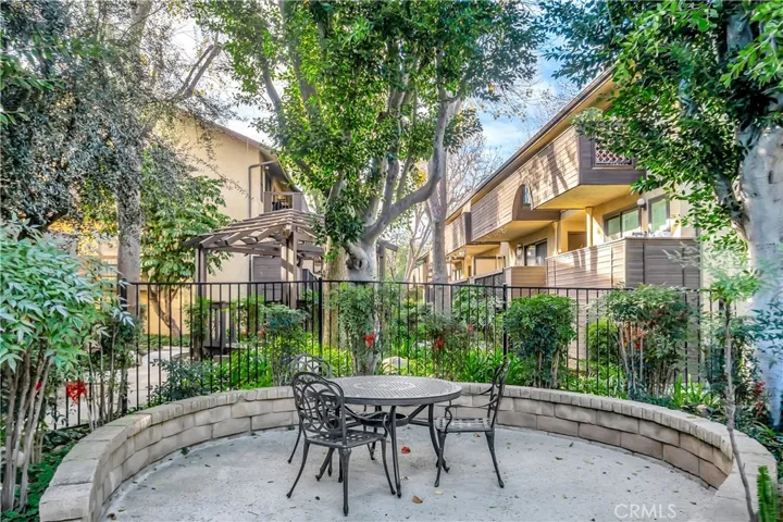 7308 Corbin Avenue G, Reseda, California 91335