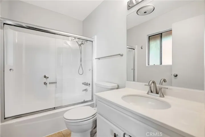 7308 Corbin Avenue G, Reseda, California 91335