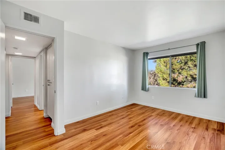 7308 Corbin Avenue G, Reseda, California 91335