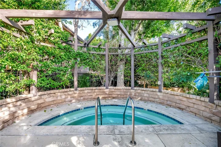 7308 Corbin Avenue G, Reseda, California 91335