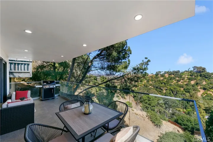 8960 Crescent Drive, Los Angeles, California 90046