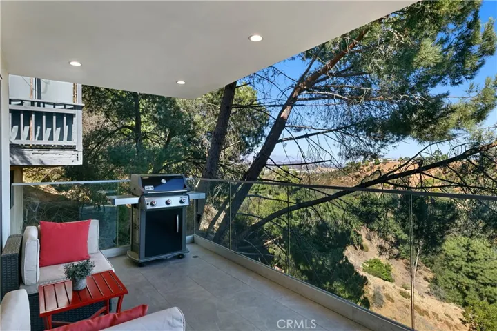 8960 Crescent Drive, Los Angeles, California 90046