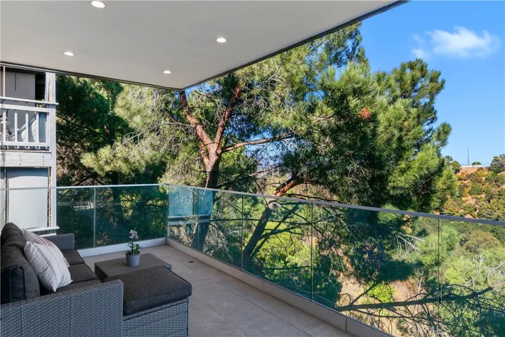 8960 Crescent Drive, Los Angeles, California 90046