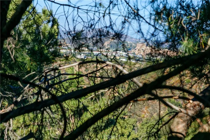 8960 Crescent Drive, Los Angeles, California 90046