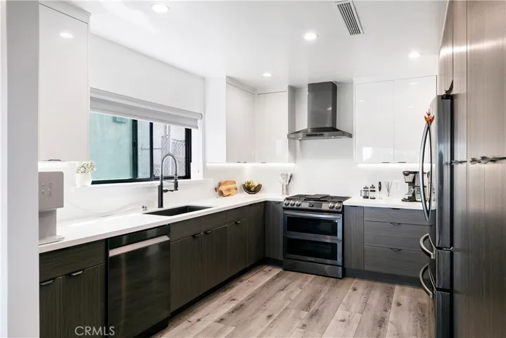 8960 Crescent Drive, Los Angeles, California 90046
