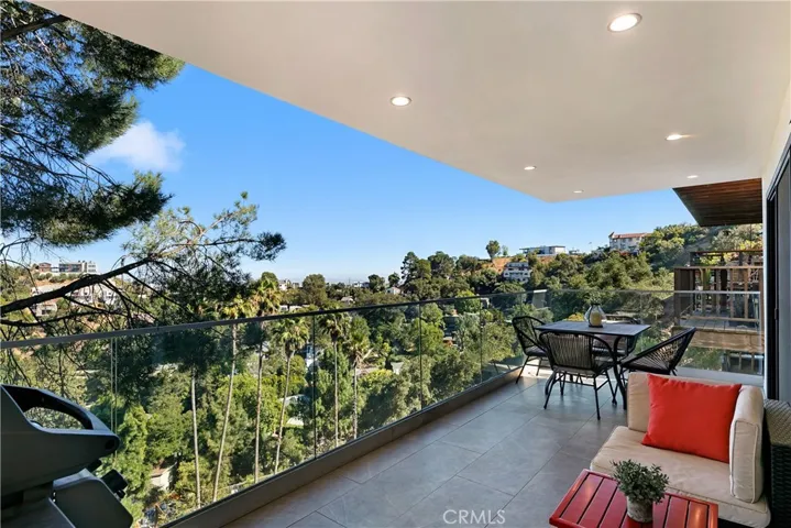 8960 Crescent Drive, Los Angeles, California 90046
