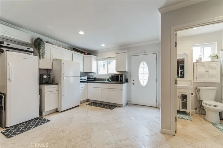 21366 Rios Street, Woodland Hills, California 91364