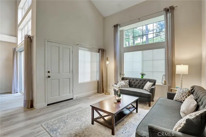 Great Room- Vaulted Ceilings
