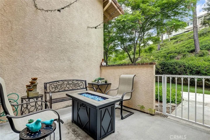 Cozy and Private Patio with view of greenbelt