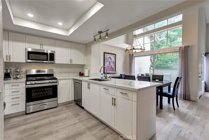 Gas Burners, Microwave, Dishwasher, Refrigerator