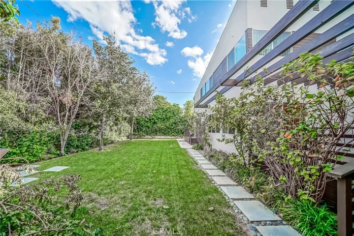 5512 Leghorn, Sherman Oaks, California 91401