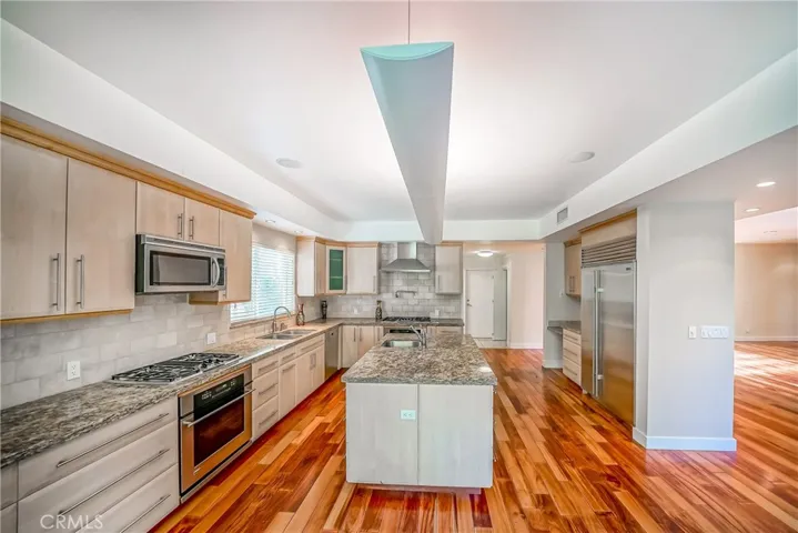 5512 Leghorn, Sherman Oaks, California 91401