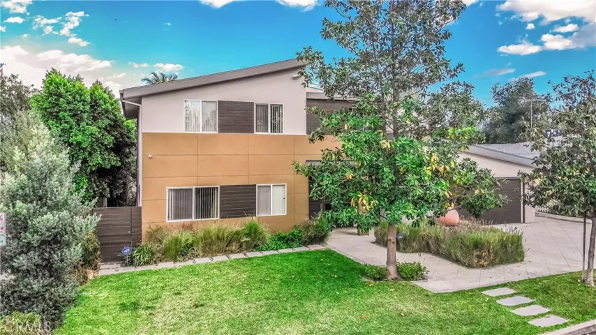 5512 Leghorn, Sherman Oaks, California 91401
