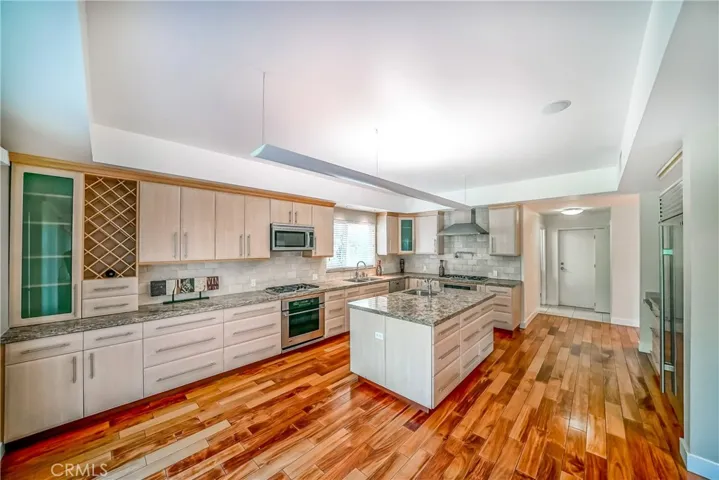 5512 Leghorn, Sherman Oaks, California 91401