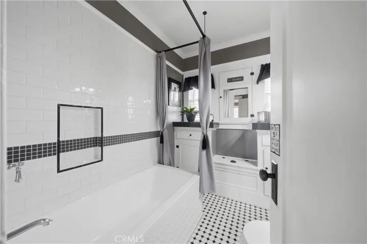 292 N Waverly, Orange, California 92866