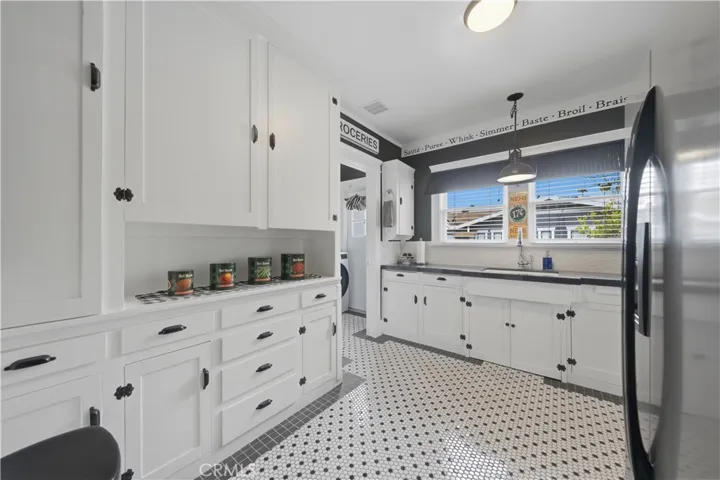 292 N Waverly, Orange, California 92866