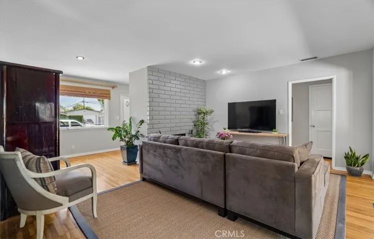 3354 Senasac, Long Beach, California 90808