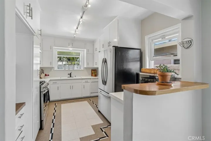 3354 Senasac, Long Beach, California 90808