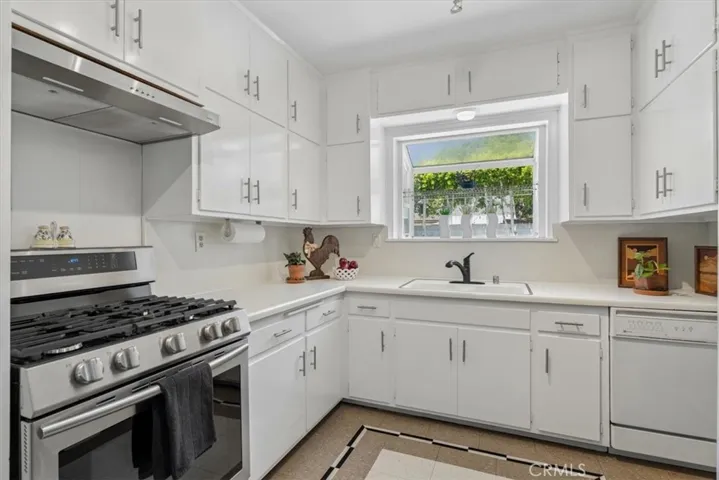 3354 Senasac, Long Beach, California 90808