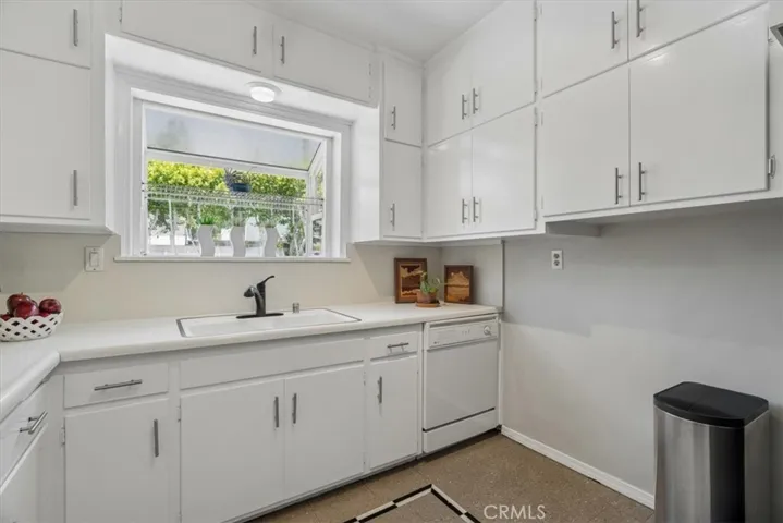 3354 Senasac, Long Beach, California 90808