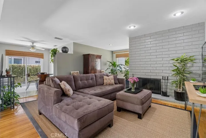 3354 Senasac, Long Beach, California 90808