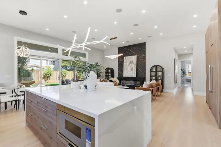 10481 N Stelling Road, Cupertino, California 95014