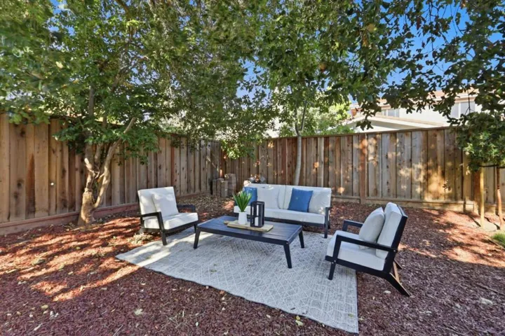 10481 N Stelling Road, Cupertino, California 95014