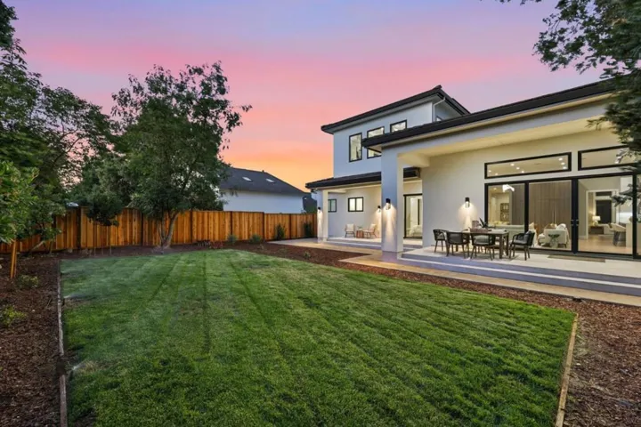 10481 N Stelling Road, Cupertino, California 95014