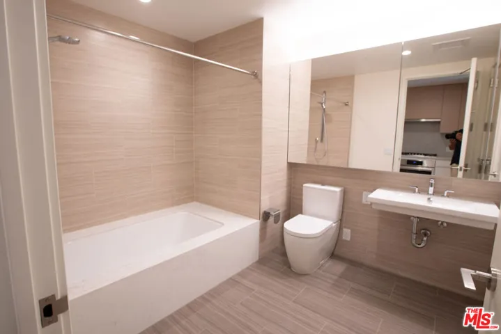 877 Francisco Street 1625, Los Angeles, California 90017