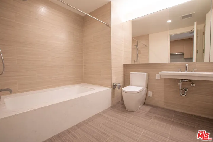 877 Francisco Street 1625, Los Angeles, California 90017