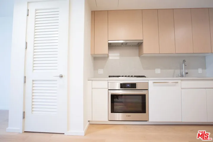 877 Francisco Street 1625, Los Angeles, California 90017