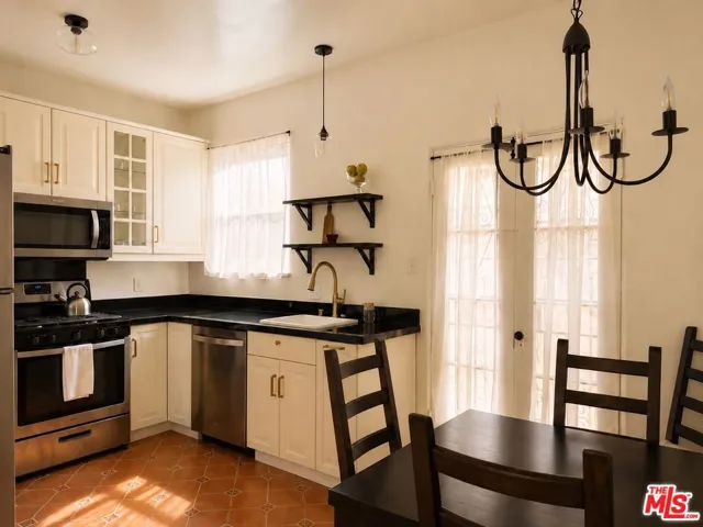 830 N Gardner Street Street 1/2, Los Angeles, California 90036
