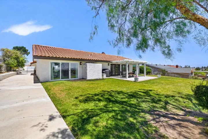 5573 Bluff St Street, Norco, California 92860