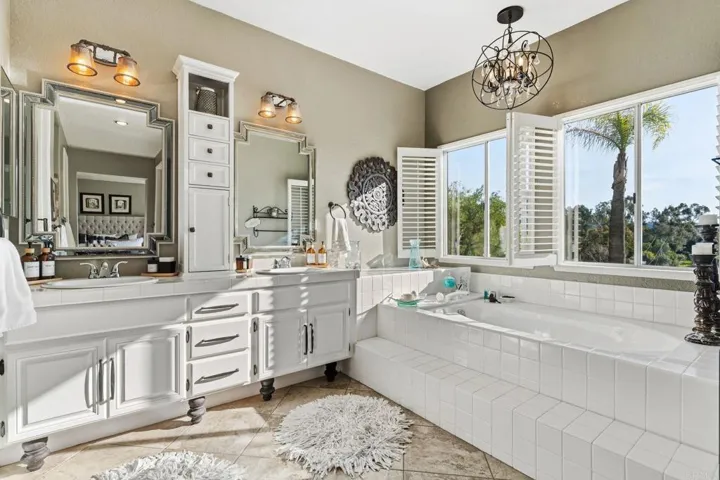 2763 Canyon Oak Place, Escondido, California 92029