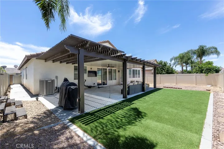 View of side yard