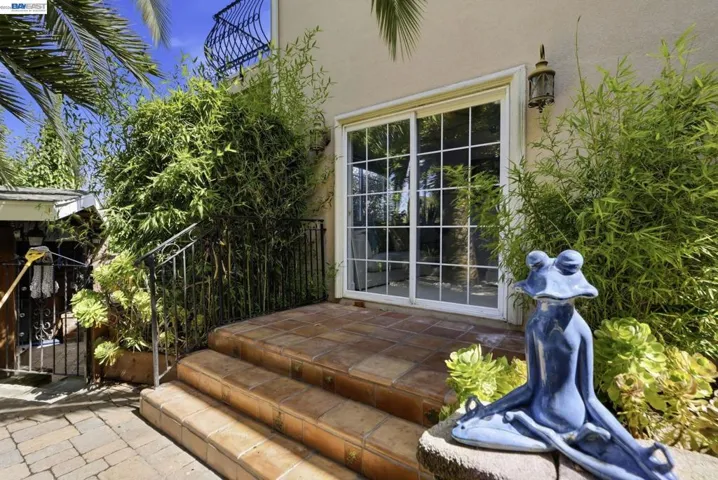 24025 2nd St, Hayward, California 94541