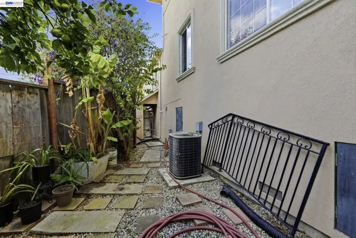 24025 2nd St, Hayward, California 94541