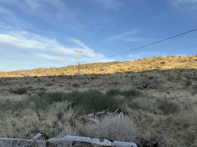 0 200, Llano, California 93544