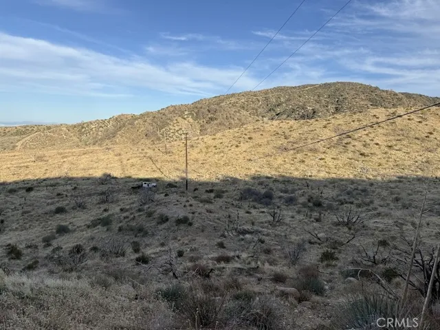 0 200, Llano, California 93544