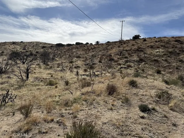 0 200, Llano, California 93544