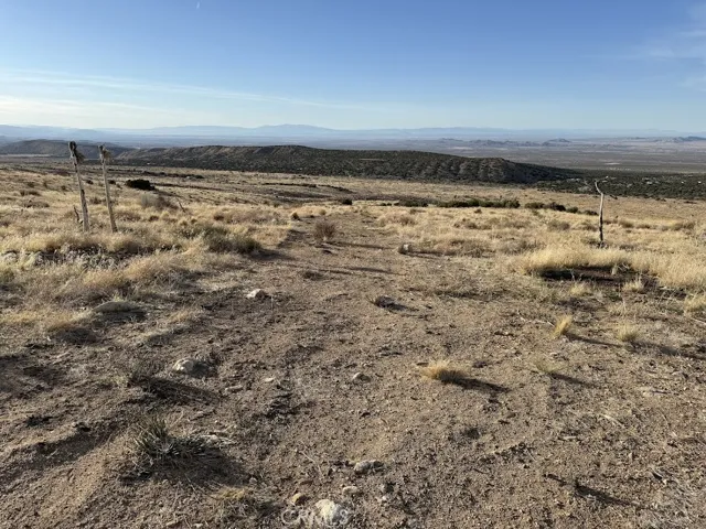 0 200, Llano, California 93544