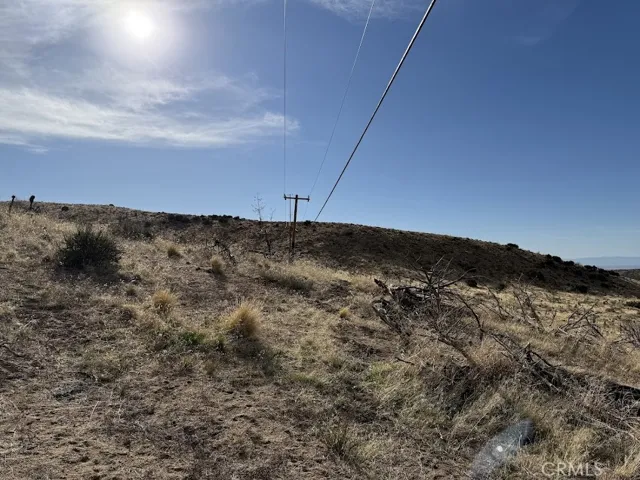 0 200, Llano, California 93544