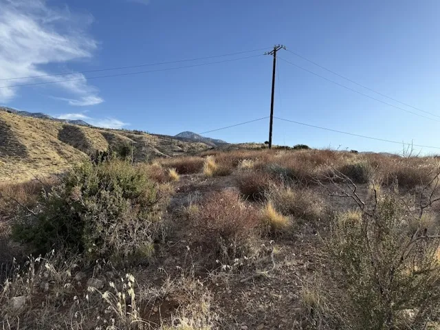 0 200, Llano, California 93544